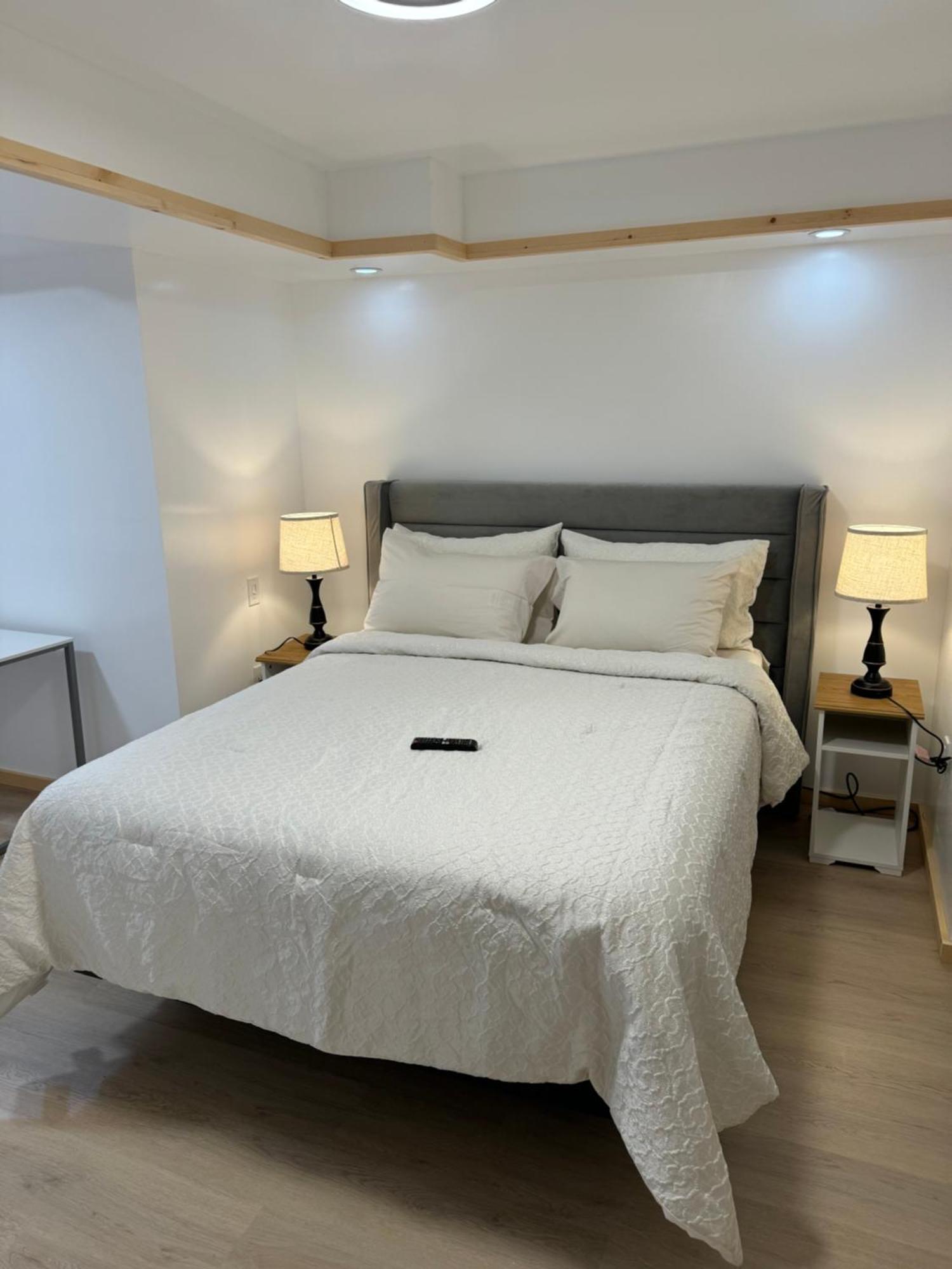 Private Entrance, Private Bathroom, Bedroom And Workspace Ottawa Exterior photo