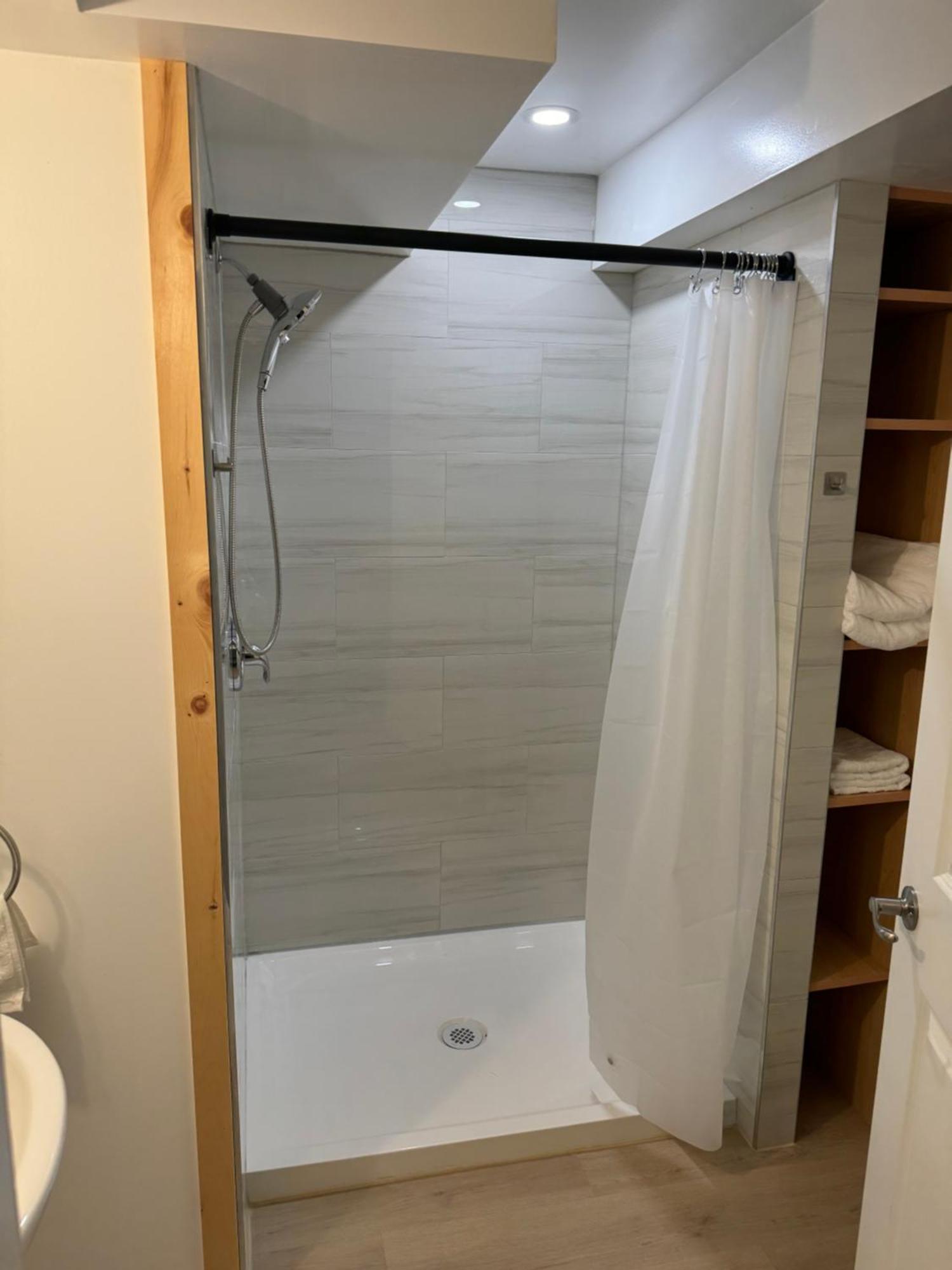 Private Entrance, Private Bathroom, Bedroom And Workspace Ottawa Exterior photo