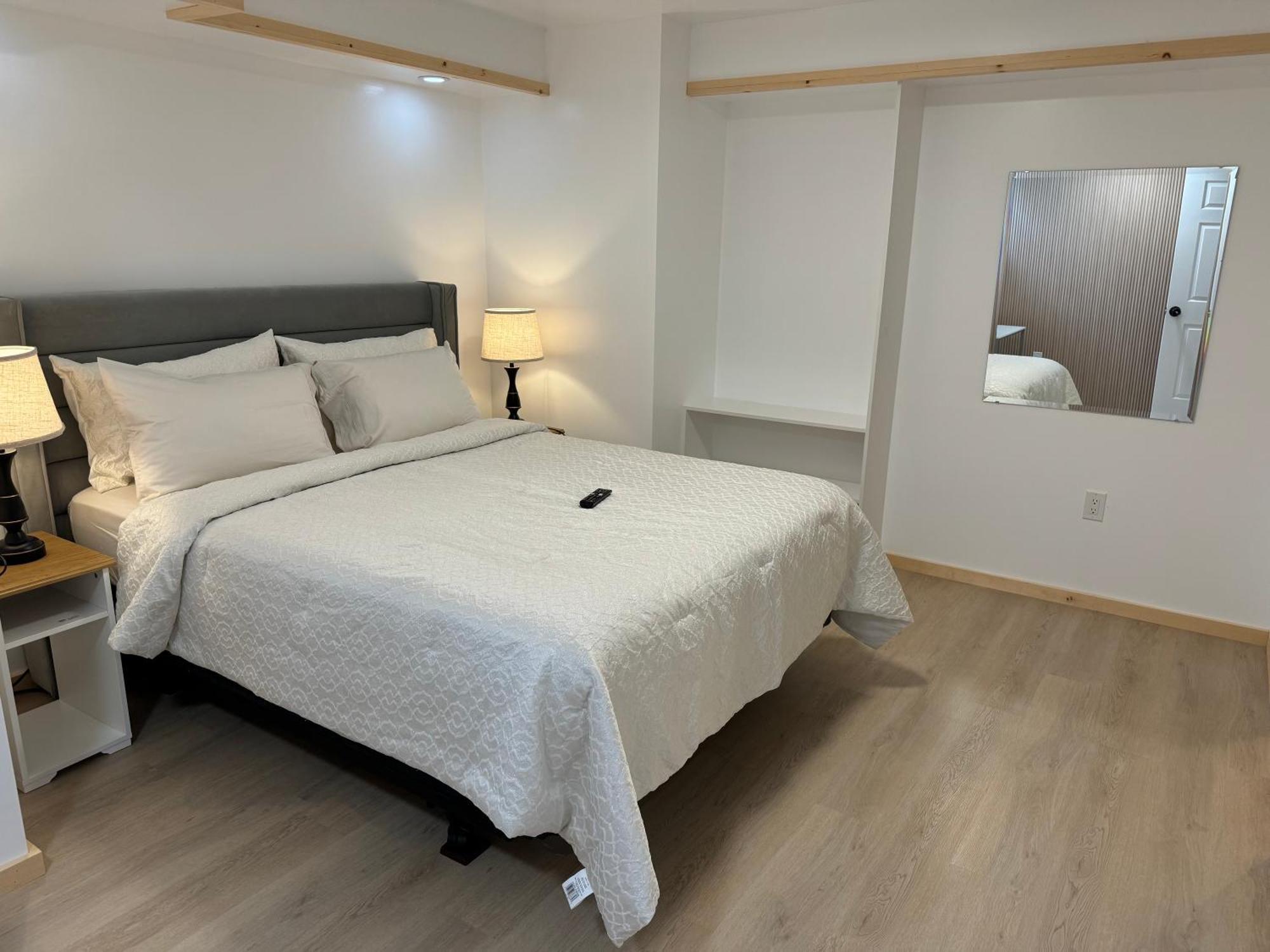 Private Entrance, Private Bathroom, Bedroom And Workspace Ottawa Exterior photo