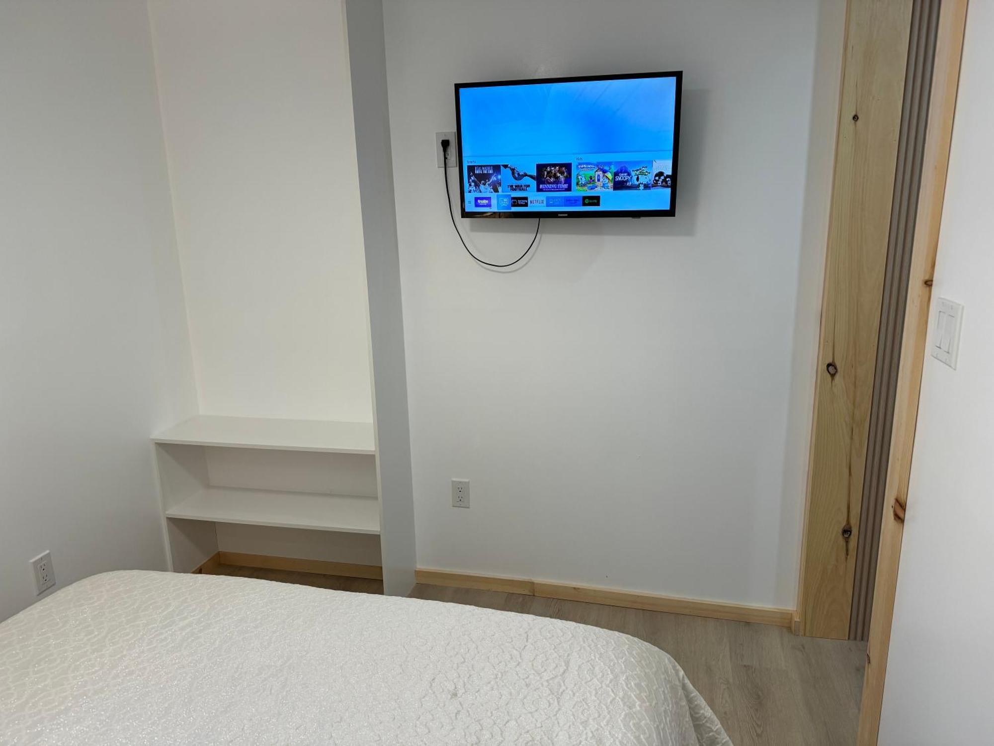 Private Entrance, Private Bathroom, Bedroom And Workspace Ottawa Exterior photo
