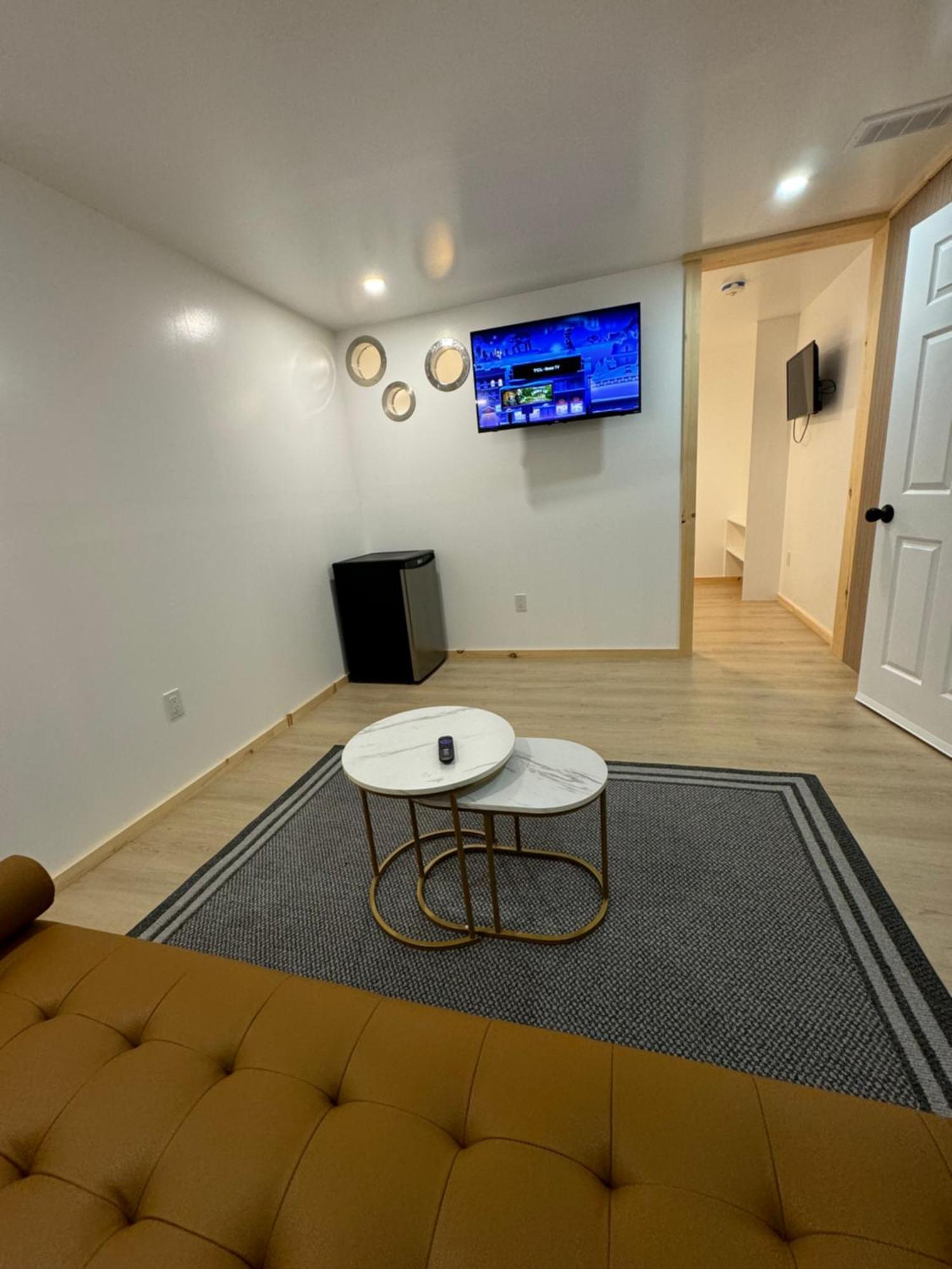 Private Entrance, Private Bathroom, Bedroom And Workspace Ottawa Exterior photo